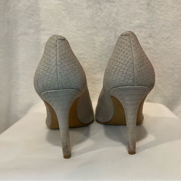 Vince Camuto VP Perri Pumps - Picture 6 of 16